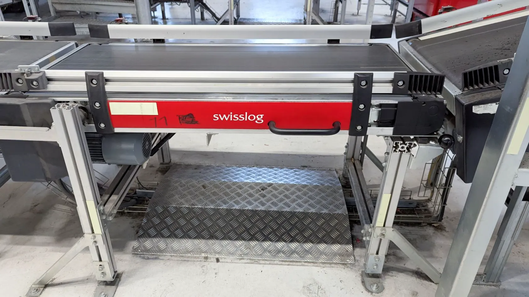 swisslog-uppfällbar-bandtransportör-5